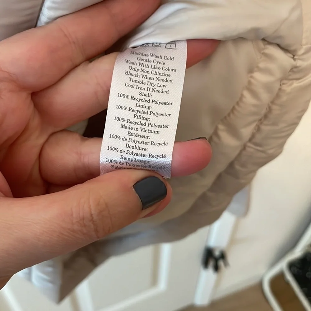 Everlane ReNew Lightweight puffer jacket